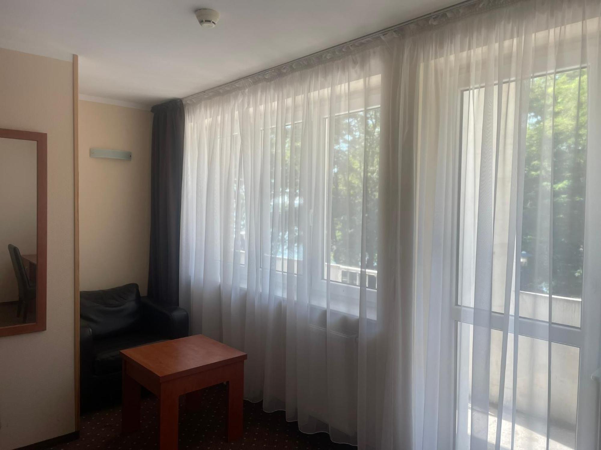 Papaver Hotel Slesin  ภายนอก รูปภาพ