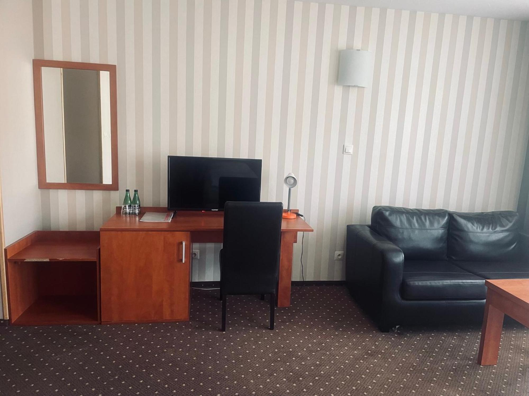 Papaver Hotel Slesin  ภายนอก รูปภาพ