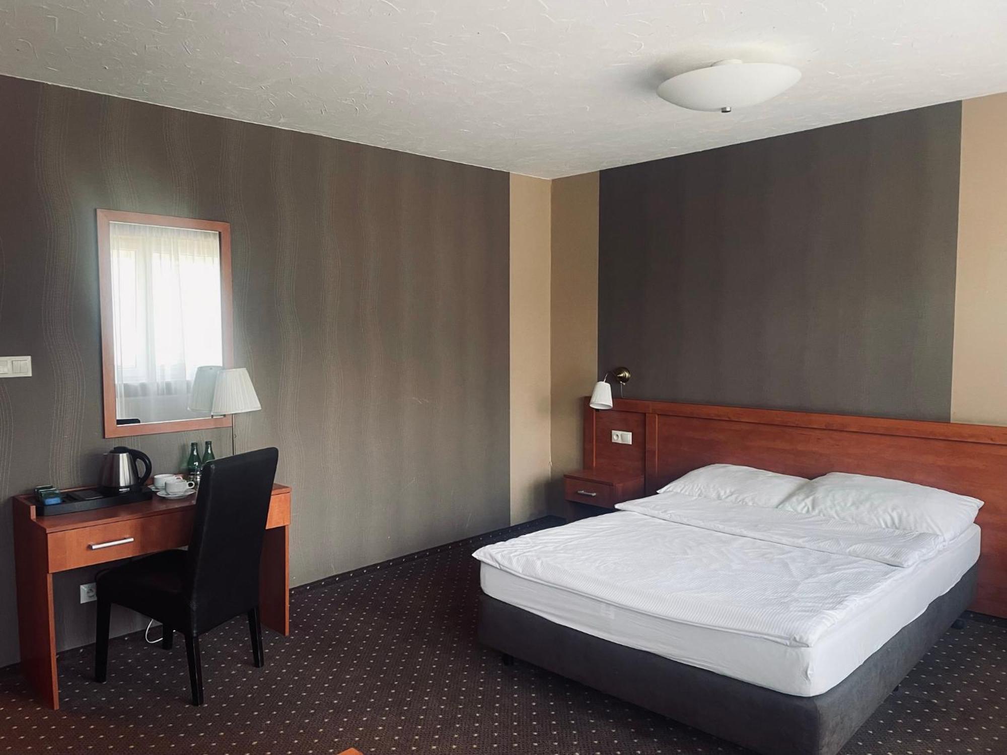 Papaver Hotel Slesin  ภายนอก รูปภาพ