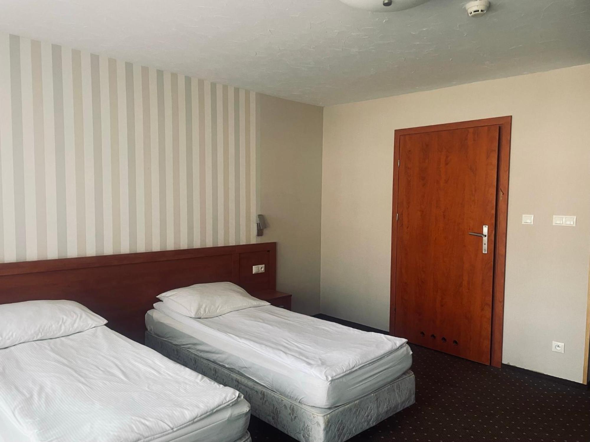 Papaver Hotel Slesin  ภายนอก รูปภาพ